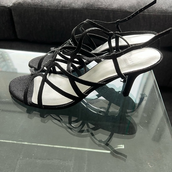 Black Stuart Weitzman size 8.5 sandals - Picture 5 of 5